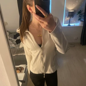 Tränings kofta - Säljer denna snygga tränings koftan!  Storlek M men passar även XS/S