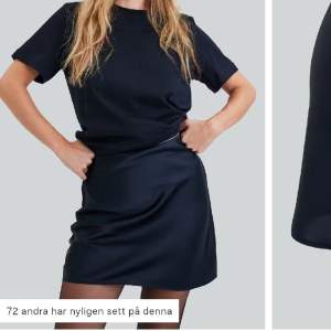 Svart kjol från bikbok Storlek S Använd en gång Pris 250 kr men priset kan diskuteras 