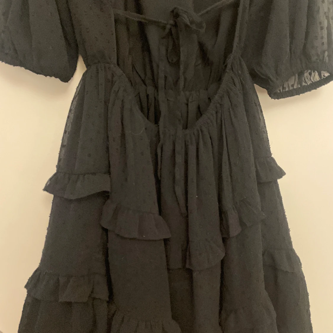 Svart volangklänning  - 91