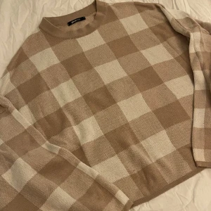 Oversize tröja - Från Gina Tricot, strl S. Riktigt snygg med ett par blåa jeans 💕