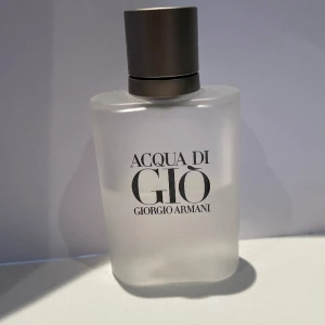 Parfym,Acqua di gio - Säljer min parfym det luktar gott mycket bra till sommaren ny pris typ 800 mitt pris 350 det är typ 25-30 ml kvar tveka inte på att ställa frågor vid funderingar 