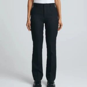 Kostymbyxor - Vilma kostymbyxa med medelhög midja från Bikbok. Strl.40. Fint skick