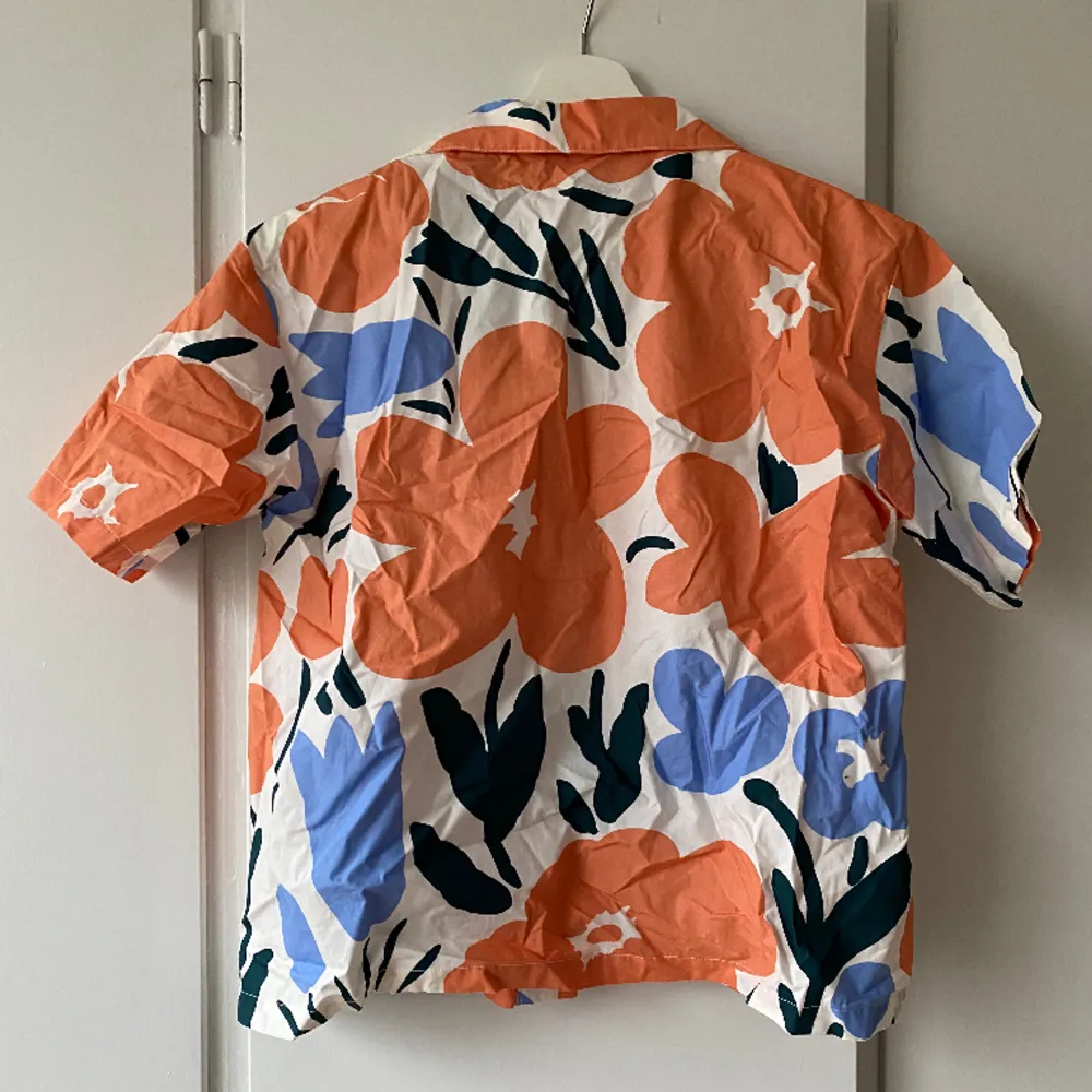 Blus från uniqlos samarbete med marimekko, storlek xs.. Blusar.