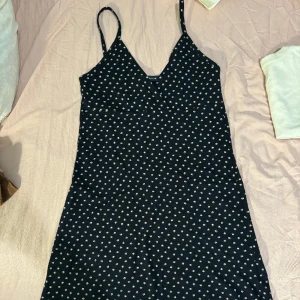 Klänning brandy Melville  - Jätte nytt och fint, längden på knä 