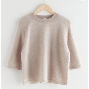 And otherstories tröjan - Säljer min andotherstories tröja som är i superskick!!priset kan diskuteras 