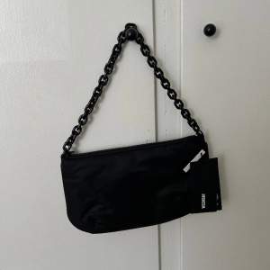 Fin liten väska från Weekday, oanvänd:  Storlek: 27x16 cm