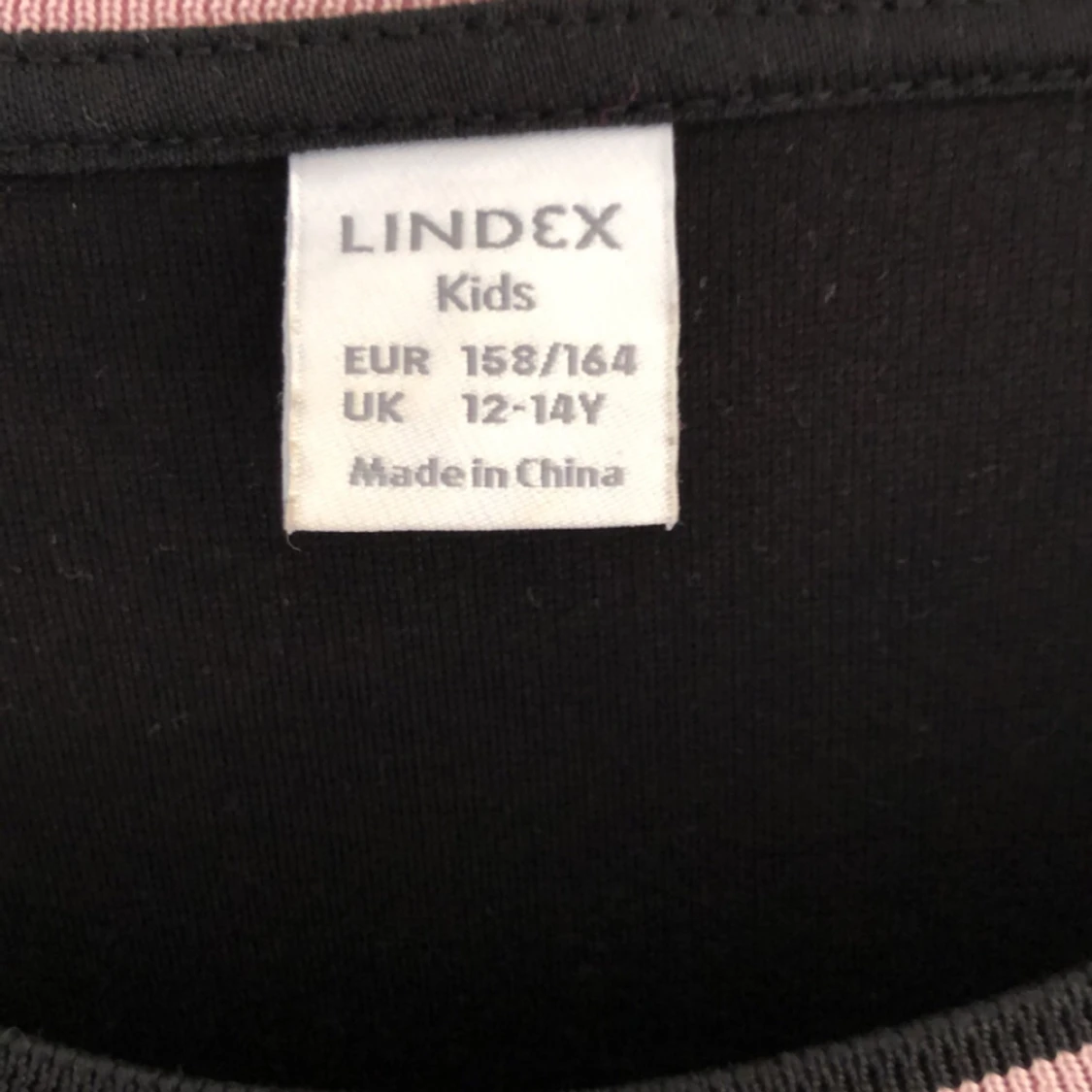 Säljer denna klänning, ej använd  - 90