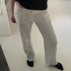 Linne byxor  - Säljer dessa linnebyxor då dem ej kommer till användning, byxorna är i storlek 34 och är tts. 