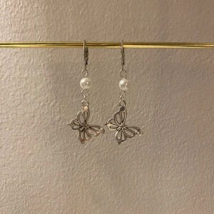 Rebecka Earrings - Vackra, somriga örhängen!