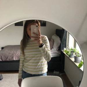 Randig tröja - Randig tröja från Filippa k, fräsch och tunn långärmad i storlek xs