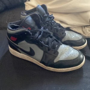 Nike skor - Nike  Jordan 1 mid  