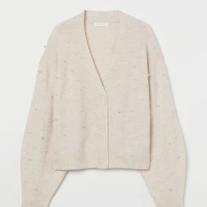 Kofta med pärlor - Kommer aldrig till användning. Som ny. Använd vid max 1-2 tillfällen. Storlek xs