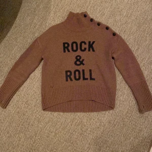 Zadig & voliter tröja - Nästan helt oanvänd Zadig tröja, därför i väldigt bra skick. Säljer då den inte kommer till användning längre🤎