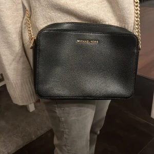 Michael kors väska  - Svart Michael kors väska utan defekter 