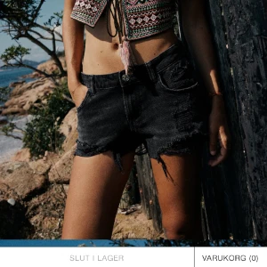 Jätte snygga shorts - Säljer mina super snygga jeans shorts som jag inte kommer använda💗helt ny, aldrig använda💕