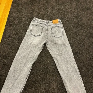 WOODBIRD JEANS! - Storlek:32|30, Gråa grisch Jeans! Säljer för de var för stora för mig.