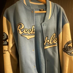 Collegejacka - Använd ett fåtal gånger! Pris kan diskuteras💓