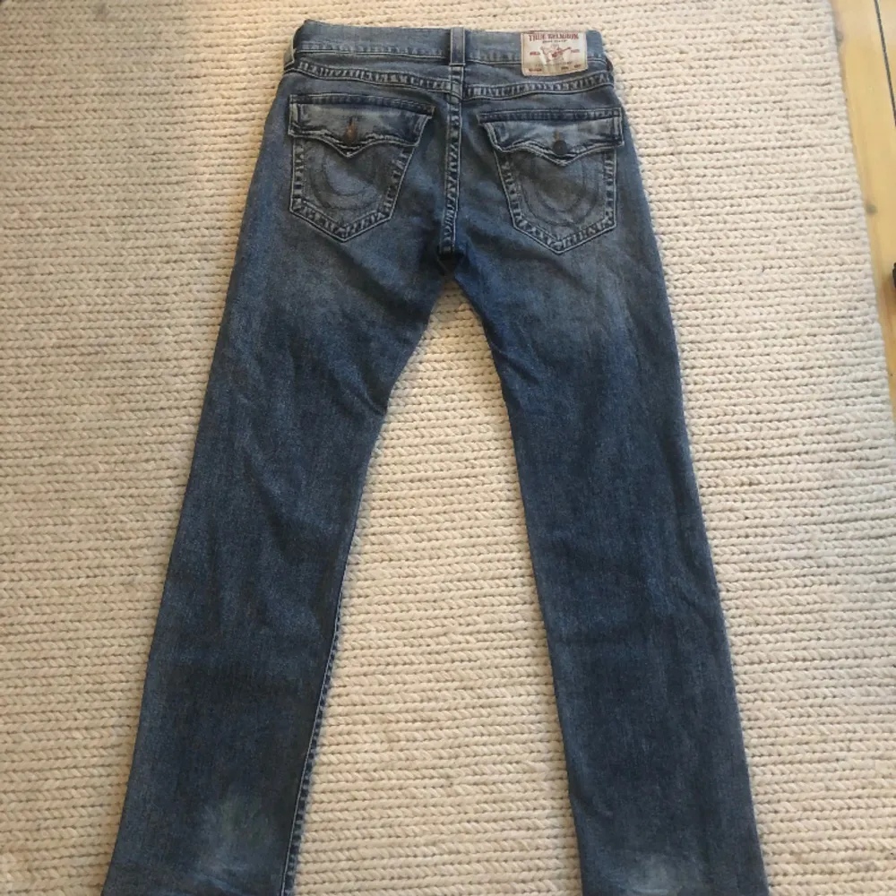 True religion Ricky jeans, lite faded vid hälen i övrigt bra skickt.. Jeans & Byxor.