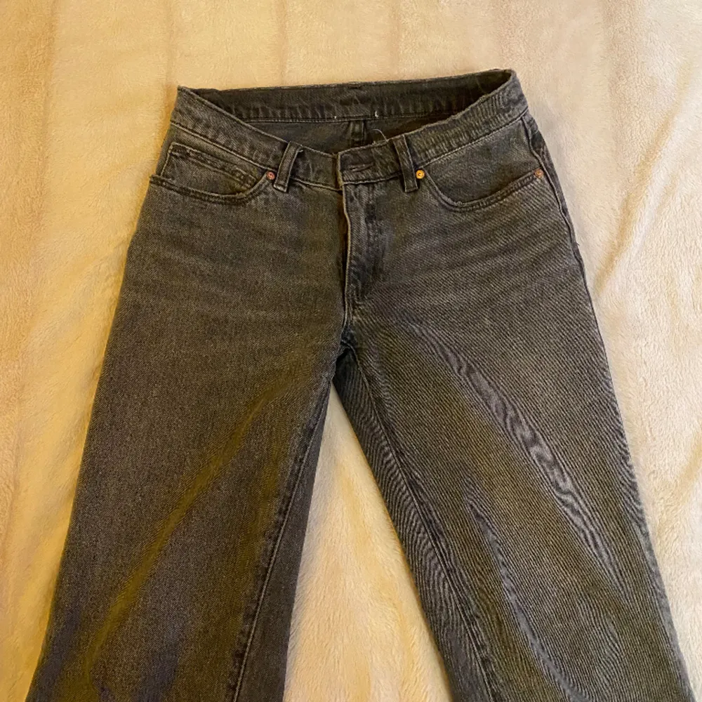 Jätte fina lågmidjade Abrand jeans. Säljer då dom tyvärr är för stora för mig. Kontakta mig gärna vid intresse eller mer information. . Jeans & Byxor.