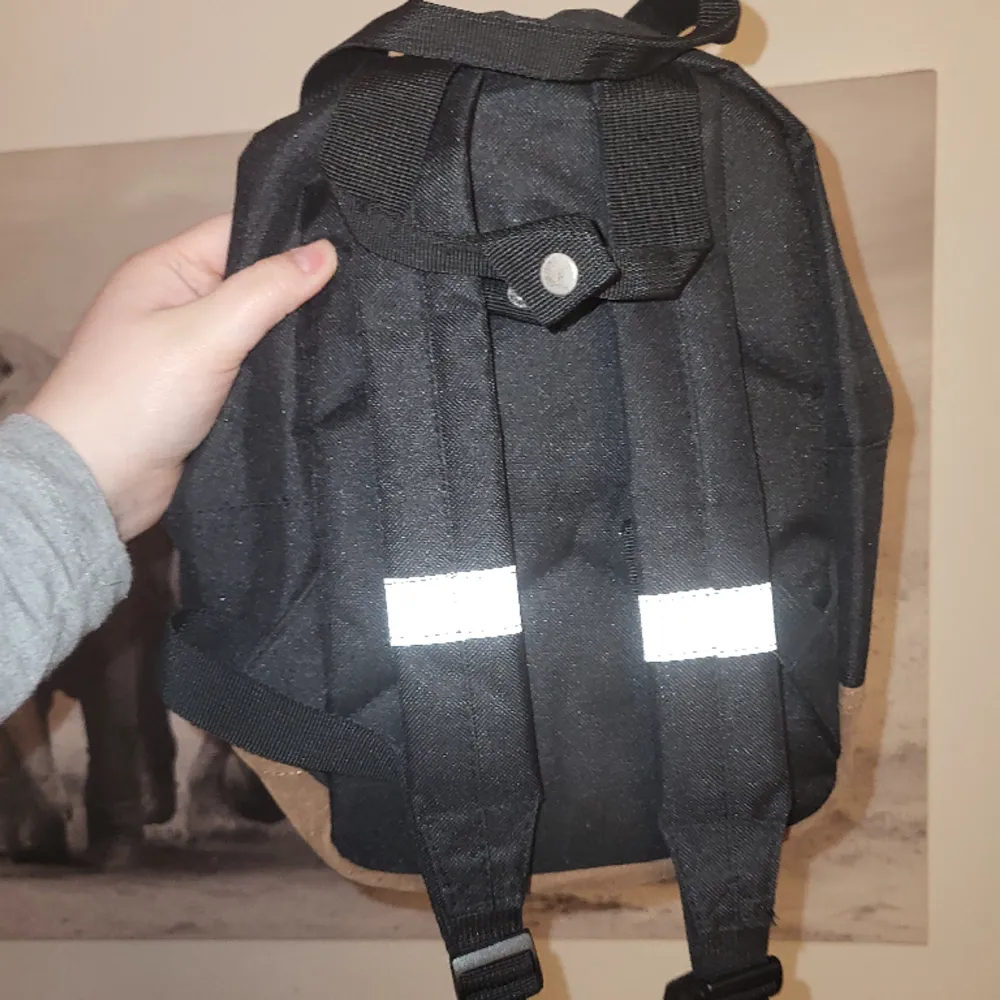 Knappt använd ryggsäck i liten storlek. Väskor.