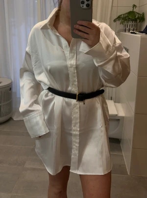 Satinskjorta H&M - Satinskjorta från H&M  Jätte fin att ha som klänning