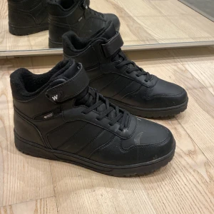 Vinterskor svarta - Svarta vinterskor storlek 40 9/10 skick Bra pris!