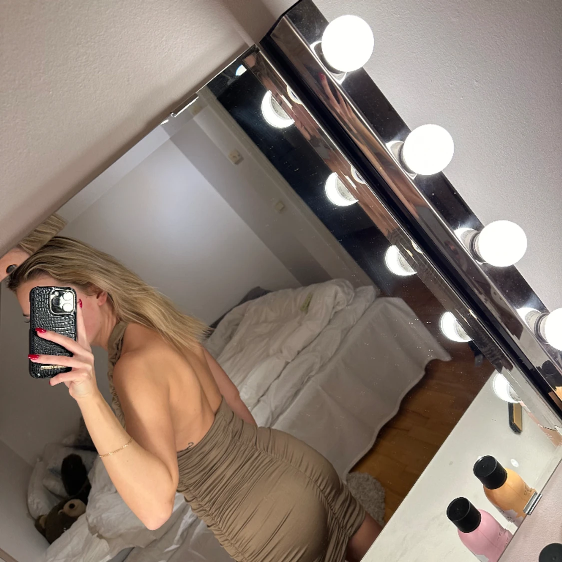 Klänning med detaljer  - 91