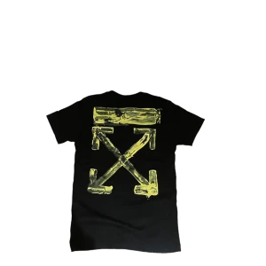 Off white t-shirt - Offwhite t-shirt storlek XS passar S✔️ Nypris:4000kr mitt pris:1499✔️ Skick:8/10✔️ Köpare står för frakt✔️