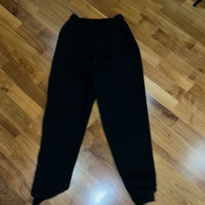 Svarta mjukisbyxor - Använt några gånger, sköna mjukis