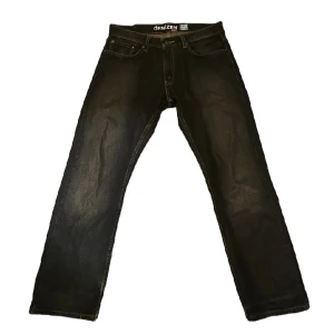 Feta Denizen jeans🔥🔥🤘😎 - Riktigt feta Denizen jeans i storlek 34x32. Lite flaws vid hälen men riktigt snygga. Tveka inte att höra av dig vid minsta fundering🙌