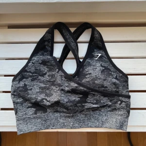 Gymshark camo sport bh - Nyskick! Endast prövad. Köpte fel storlek av misstag 💗
