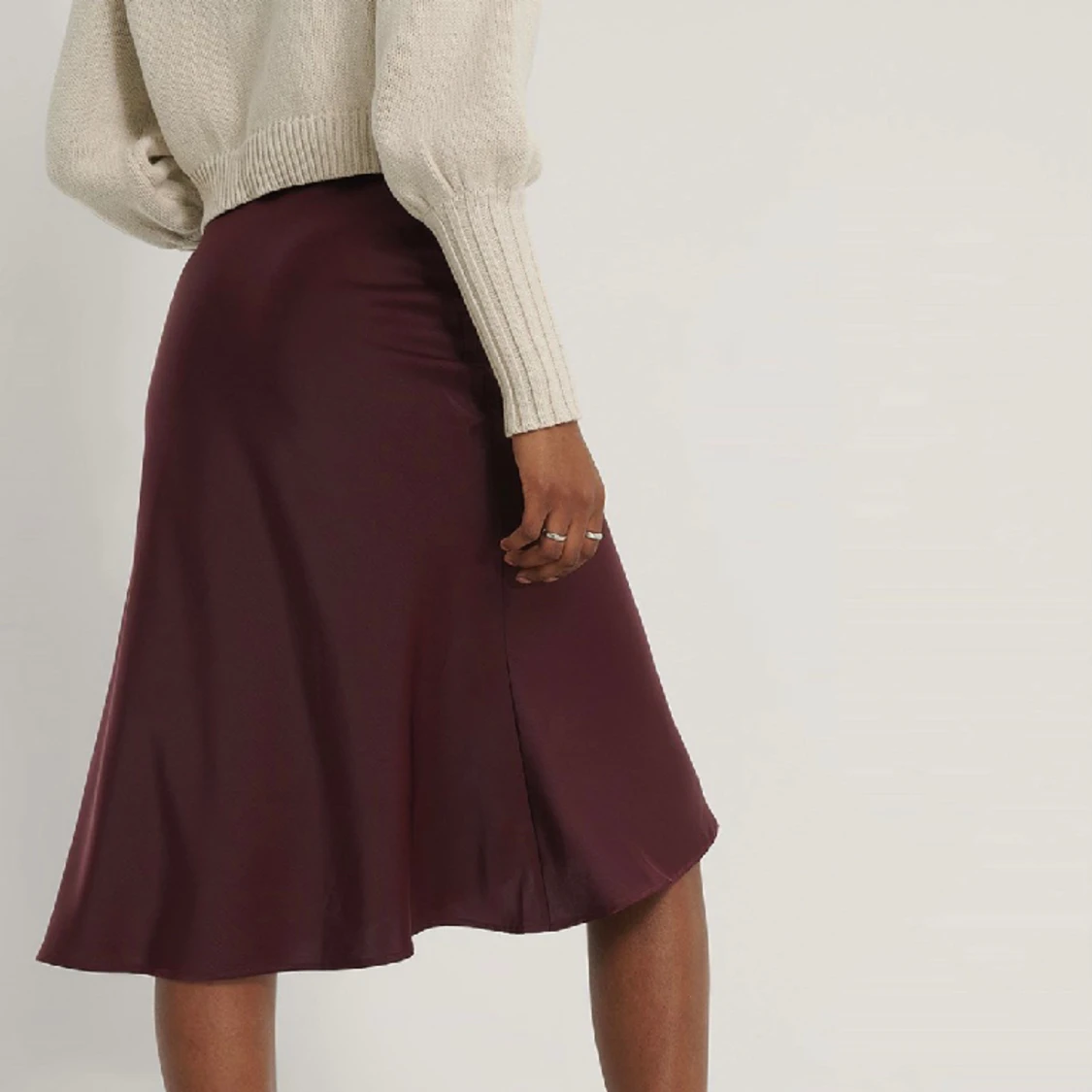 Vinrödkjol i satin - 91