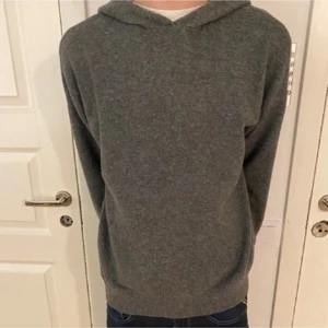 Stickad Hoodie - Sjukt snygg stickad hoodie som passar bra, pris kan diskuteras, om du har några frågor är det bara skriva 