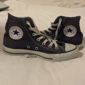 Blå Converse i bra skick💗, i storlek 37, 23,5 cm!