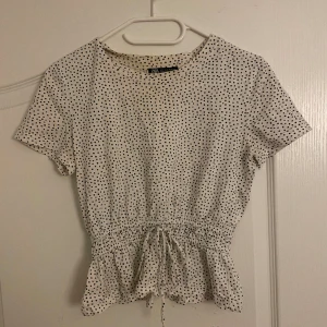 Zara tshirt  - Söt t-shift från zara. 