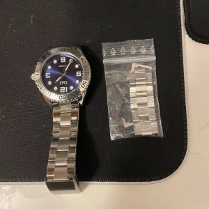 Klocka - Jätte bra skick och klockan går rätt och kommer med extra delar.  Pris kan diskuteras  