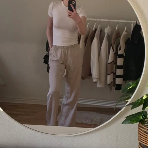 Linnebyxor - Går att ha båda högmidjade och lågmidjade. Så sköna på. Perfekta linnebyxor till sommaren 💕