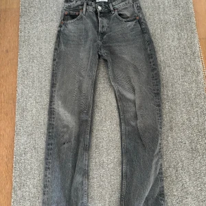 Zara jeans - Baggy zara jeans. Använda en gång, köpta här på plick
