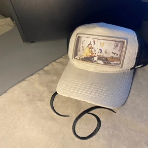 Maggiore kepsar - Säljer av mina maggiore kepsar då dom inte kommer till användning.  Har använt den gråa ca 10 gånger. Dustbag finns till båda kepsarna.  Bild 1: maggiore limited s3, pris 450 Bild 2: unlimited, pris 350 Båda för 700 Pris går att diskutera