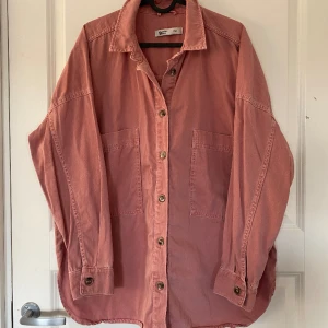 Jeansjacka  - Jätte fin rosa jeansjacka💕 