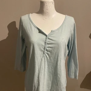 Basic topp  - Köpt second hand 