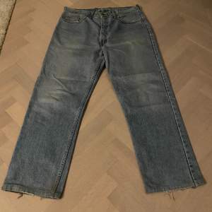 Ljusblå levis jeans. Storlek 33/32