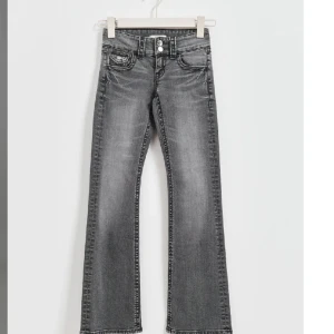 Flare jeans - Supersnygga flare jeans ifrån gina Young i storlek 170🤍