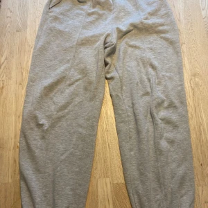 Gråa mjukis byxor  - Bra skick