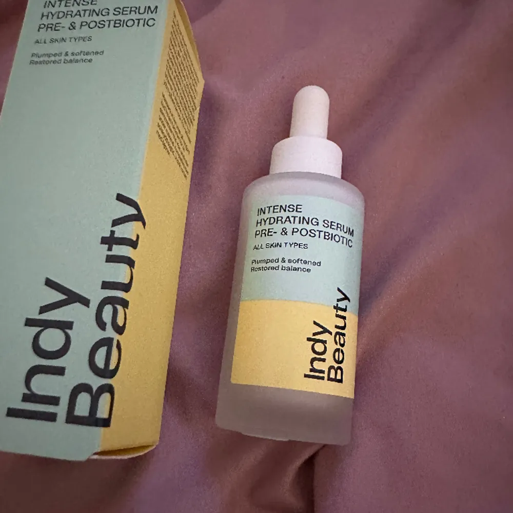 Oöppnad Intense hydrating serum pre- & postbiotic 30 ml från indy beauty. Övrigt.