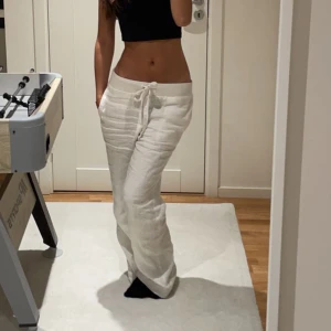 Linne byxor - Säljer mina Alobha Label linnebyxor i storlek XS, de är i superfint skick💕 Skriv vid frågor!💕💕Nypris 899kr