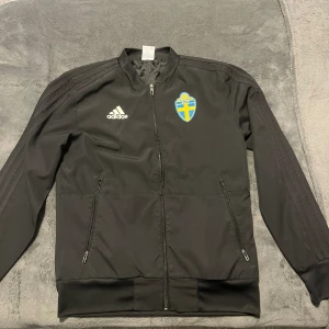 Svensk Träningsjacka - Den är i bra skick