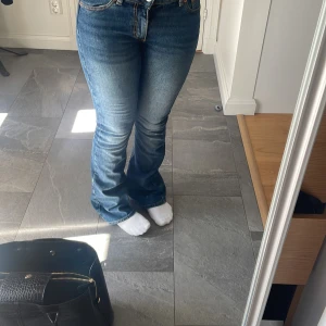 Blåa jeans - Snygga jeans som är i fint skick!