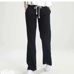 Roxy linnebyxor  - Säljer mina svarta linnebyxor från Roxy som inte använd numera✨