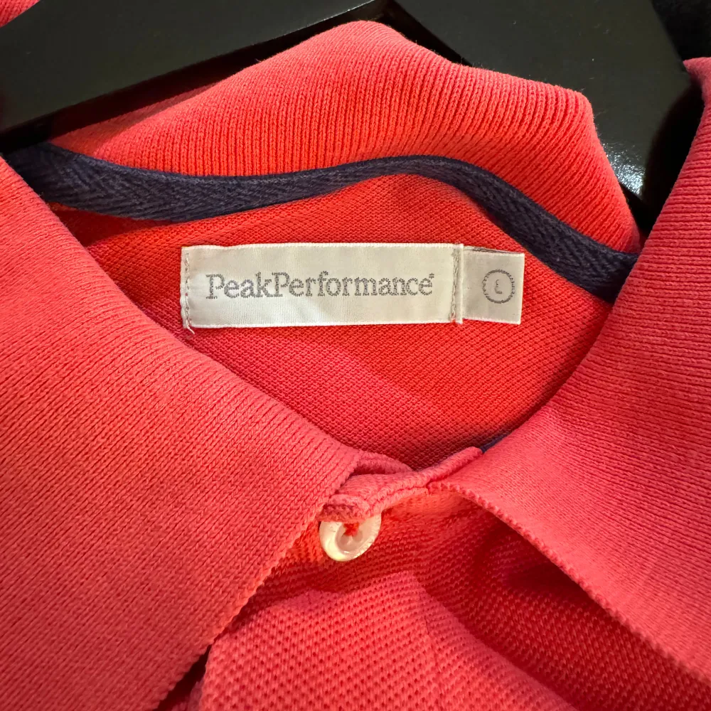 Piké från peak performance Strl L Mycket bra skick🤍. Paidat.